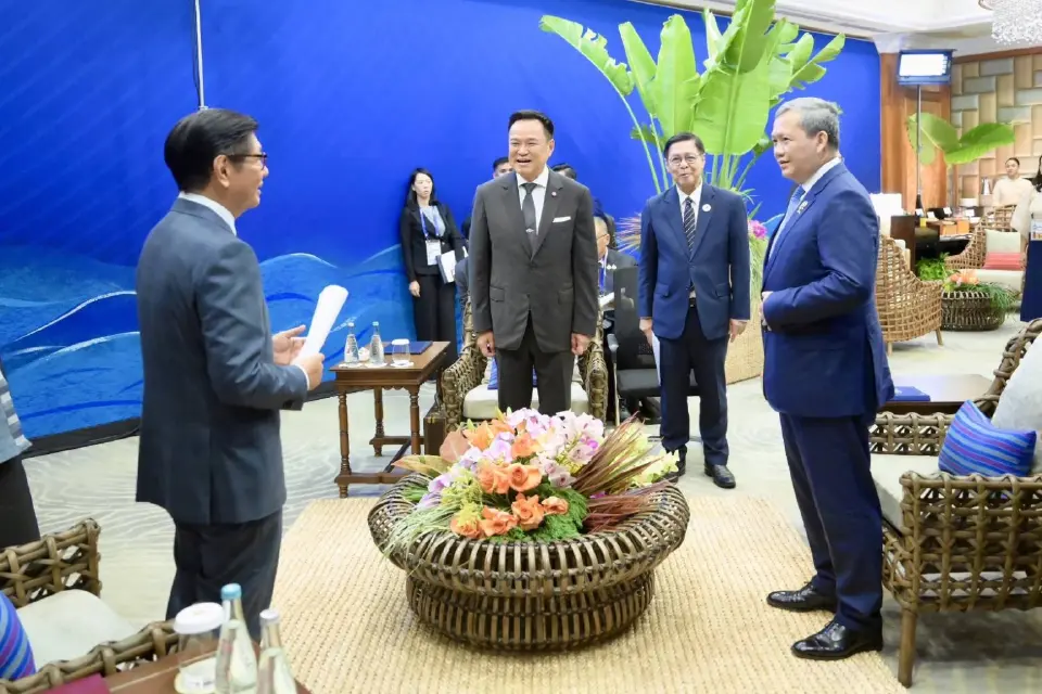 'อนุทิน' ถก 'ฮุนมาแนต' ตั้งทีมคุยนับหนึ่งสร้างสันติภาพ ไทย-กัมพูชา 