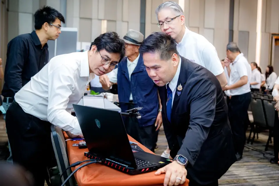 นายวราวุธ ศิลปอาชา รัฐมนตรีว่าการกระทรวงอุตสาหกรรม
