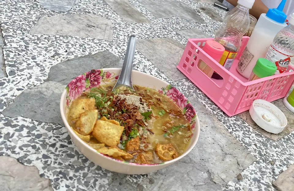 ข้าวต้มโบราณ แม่ติ๋ม-ข้าวต้มผงกะหรี่ พี่แขก