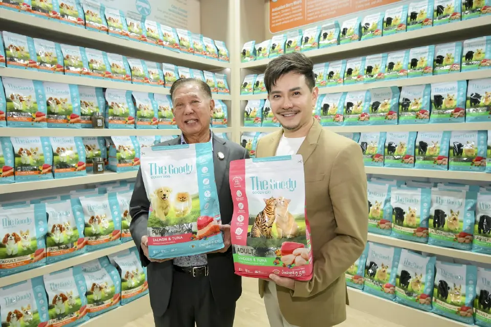ประจักษ์ และชัยวัฒน์  ตั้งคารวคุณ