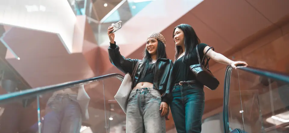 The 1 Insight ชี้ Gen Z-Millennials เปลี่ยนพฤติกรรมซื้อสินค้า Luxury ทั่วโลก