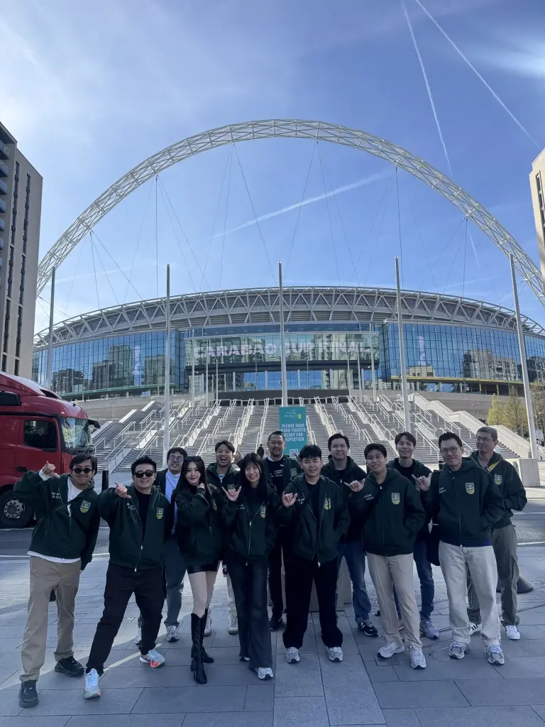 คาราบาว พาอินฟลูฯ บินดูรอบชิง Carabao Cup ติดขอบสนาม Wembley