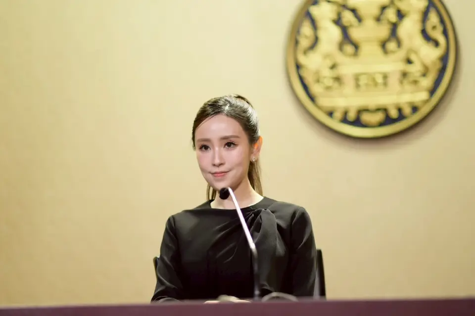 ร้อยเอกหญิงภัทร์ดารัสมิ์ ทองสลวยกร รองโฆษกประจำสำนักนายกฯ แถลงผลการประชุม ครม. ทำเนียบรัฐบาล (19 พ.ค.2569