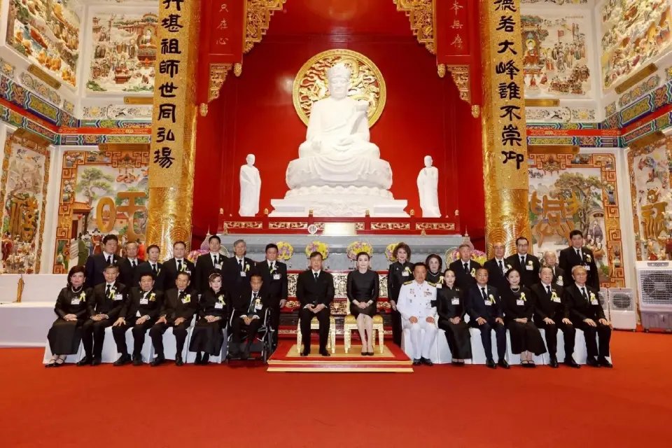 ทรงเปิดอาคารศาลเจ้าไต้ฮงกงหยกขาว เฉลิมพระเกียรติ 72 พรรษา