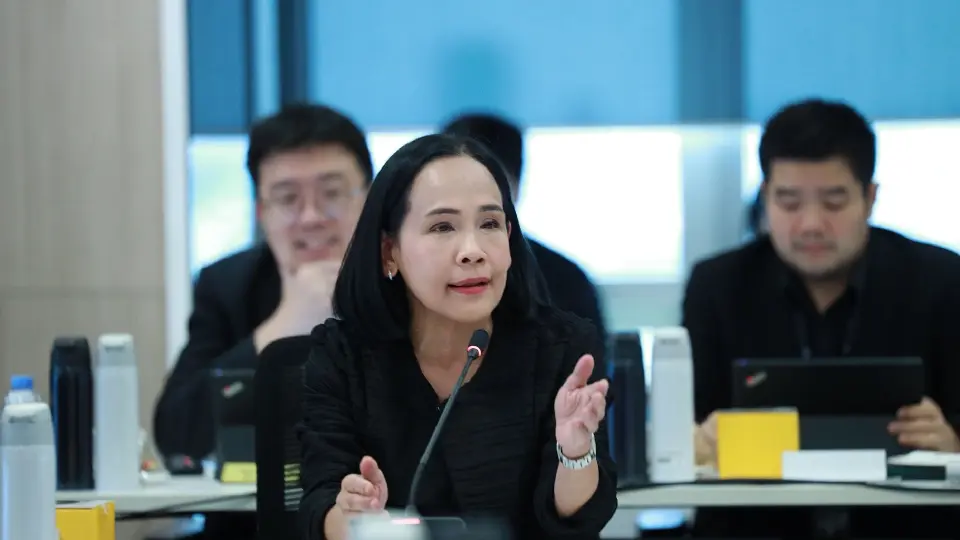 นางพรอนงค์ บุษราตระกูล เลขาธิการ ก.ล.ต. กล่าววถึง ชุดมาตรการสร้างเสน่ห์ตลาดทุนไทยมีเป้าหมายในการพัฒนาตลาดทุนให้เป็นกลไกสำคัญในการขับเคลื่อนเศรษฐกิจ เป็นแหล่งระดมทุนของธุรกิจคุณภาพ และเป็นทางเลือกการลงทุนระยะยาวของประชาชน