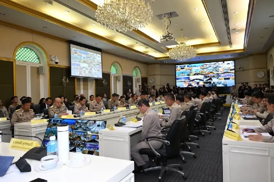 นายอนุทิน ชาญวีรกูล นายกรัฐมนตรีและรมว.มหาดไทย ประธานการประชุมมอบนโยบายแก่ผู้บริหารและข้าราชการมหาดไทยทั่วประเทศ