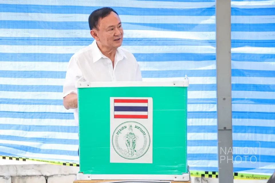 นายทักษิณ ชินวัตร อดีตนายกรัฐมนตรี เดินทางมาใช้สิทธิเลือกตั้งผู้ว่าราชการกรุงเทพมหานครและสมาชิกสภากรุงเทพมหานคร (ส.ก.)