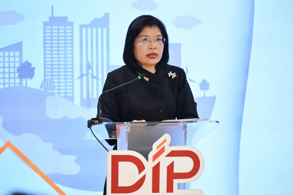 นางอรมน ทรัพย์ทวีธรรม อธิบดีกรมทรัพย์สินทางปัญญาแถลงข่าวกฎลิขสิทธิ์การถ่ายทอดสดการแข่งขันฟุตบอลโลก 2026 