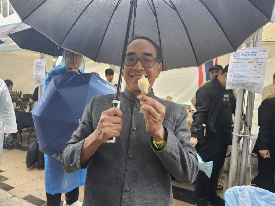 นายธานี แสงรัตน์ เอกอัครราชทูต ณ กรุงโซล 