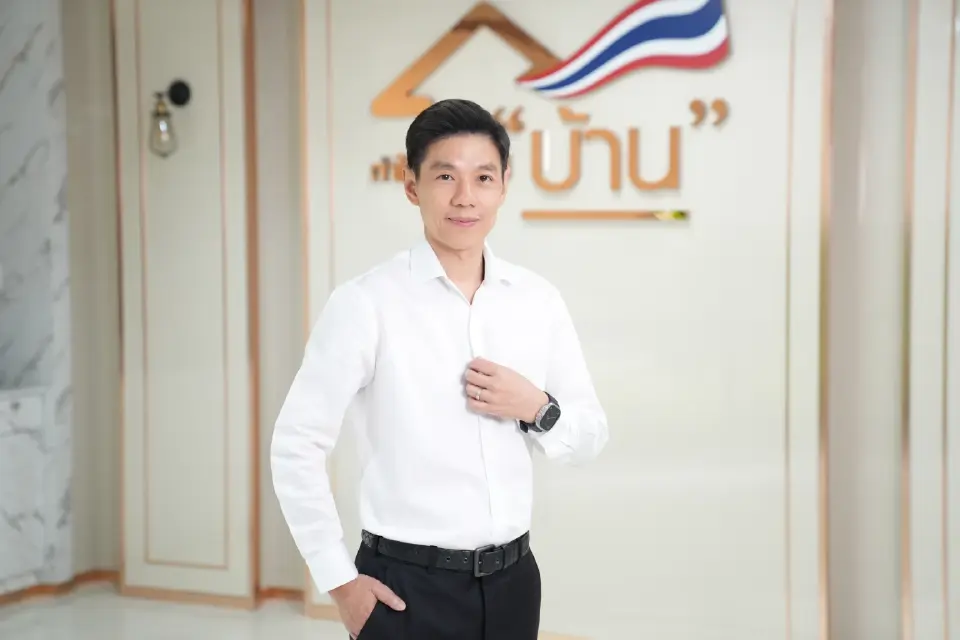 ดร.มหัทธนะ อัมพรพิสิฏฐ์ กรรมการผู้จัดการธนาคารอาคารสงเคราะห์ (ธอส.)