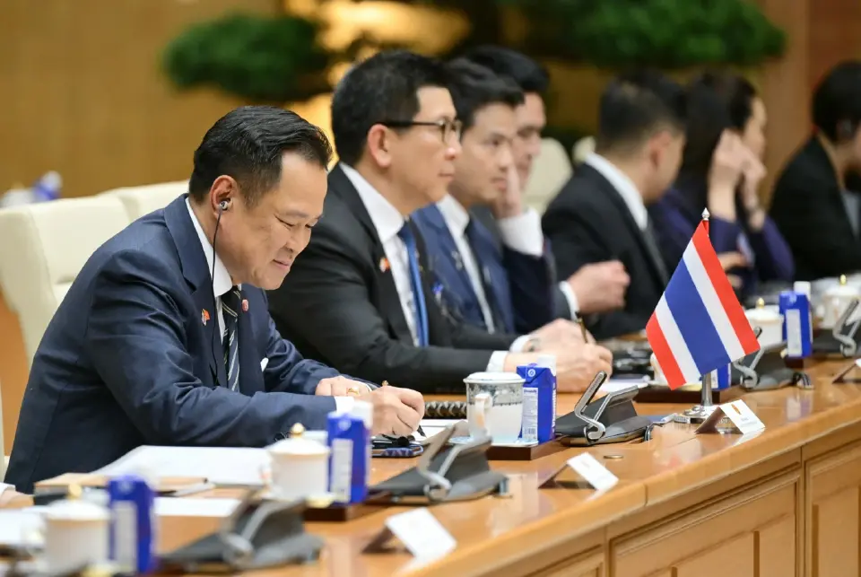 การหารือเต็มคณะระหว่างนายกรัฐมนตรีและรัฐมนตรีว่าการกระทรวงมหาดไทย และนายกรัฐมนตรีเวียดนาม ณ ทำเนียบรัฐบาลสาธารณรัฐสังคมนิยมเวียดนาม กรุงฮานอย สาธารณรัฐสังคมนิยมเวียดนาม 