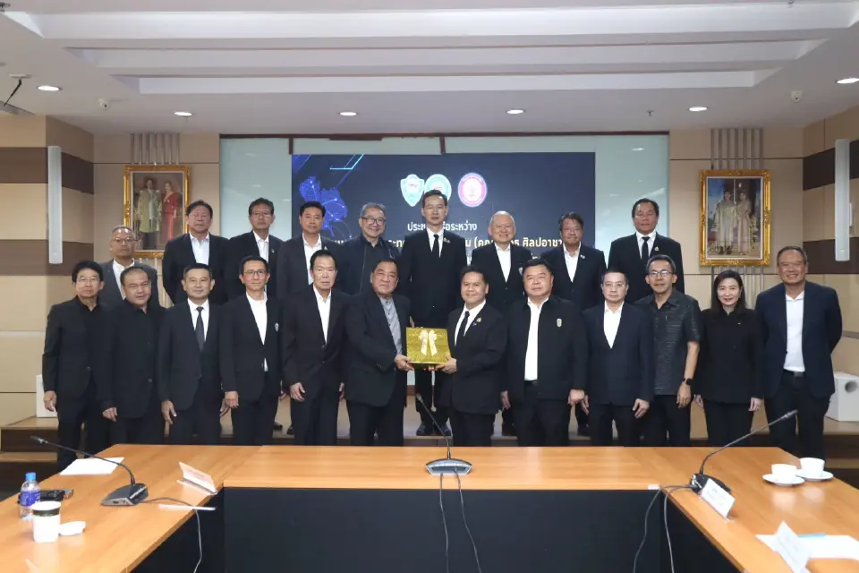 หอการค้าฯ ถกกระทรวงอุตฯ ชงปลดล็อก SMEs ดันหุ่นยนต์-AI ยกระดับแข่งขันไทย