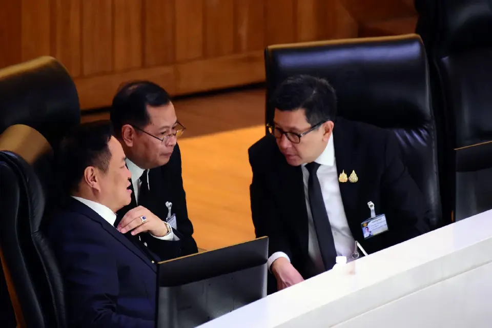 นายอนุทิน ชาญวีรกูล นายกรัฐมนตรี นำเสนอร่างพระราชบัญญัติโอนงบประมาณรายจ่าย พ.ศ. ....