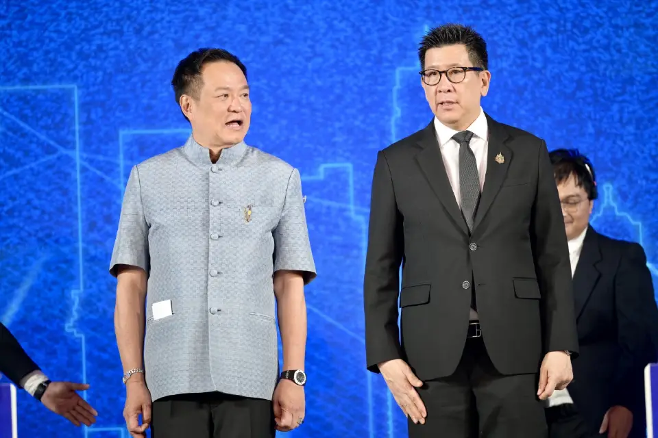 นายเอกนิติ นิติทัณฑ์ประภาศ รองนายกรัฐมนตรีและรัฐมนตรีว่าการกระทรวงการคลัง