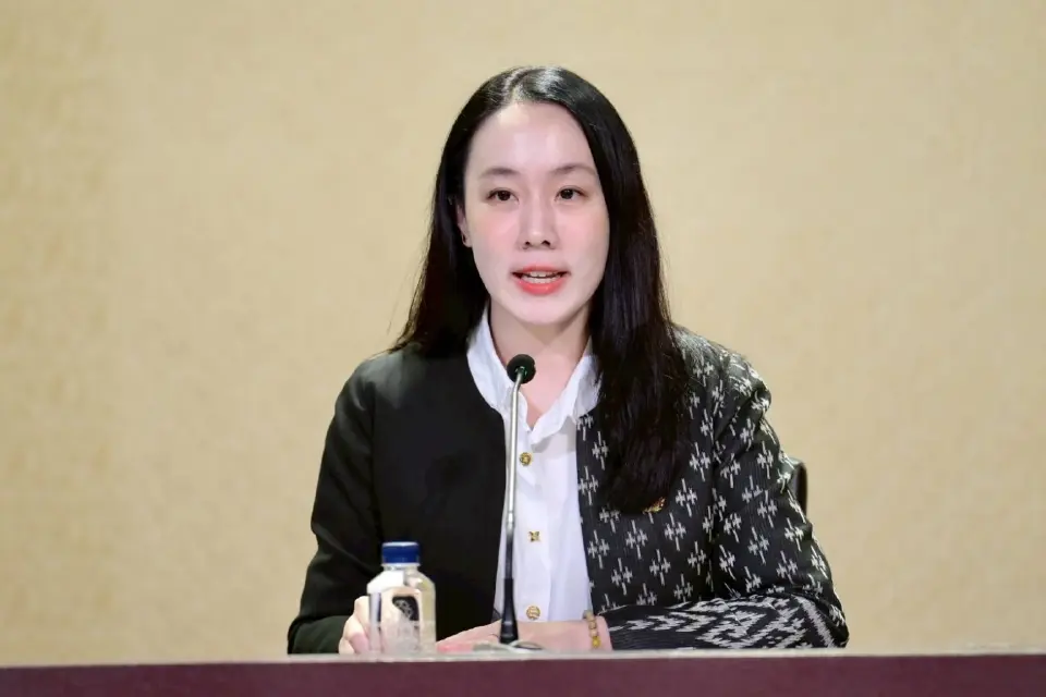 นางสาวลลิดา เพริศวิวัฒนา รองโฆษกประจำสำนักนายกรัฐมนตรี กล่าวย้ำ รัฐบาลเดินหน้า "ปฐมบทใหม่ทับลาน" แก้ปัญหาที่ดินทำกิน–อนุรักษ์ป่า