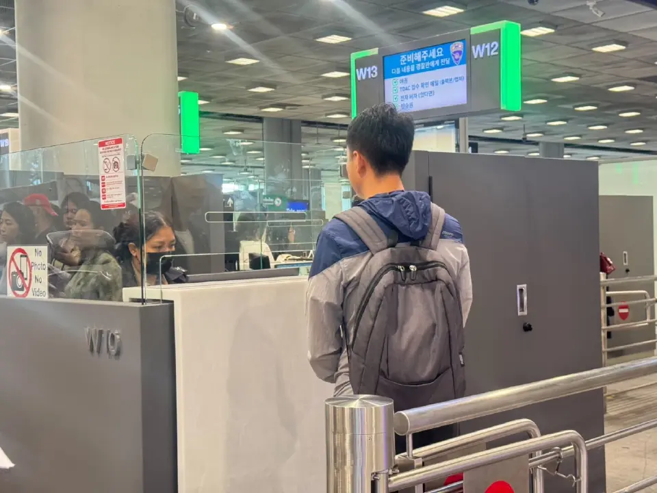 ตม.สนามบินสั่งสอบด่วน ปมส่วย ‘เป่ากวาน’ เรียกรับเงินต่างชาติ 10 เท่า แลกการันตีเข้าประเทศ