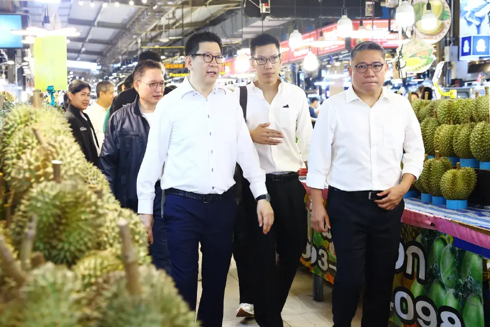 “เอกนิติ” ลุยตลาดสดธนบุรี ทดลองใช้ “ไทยช่วยไทย พลัส” วันแรก 