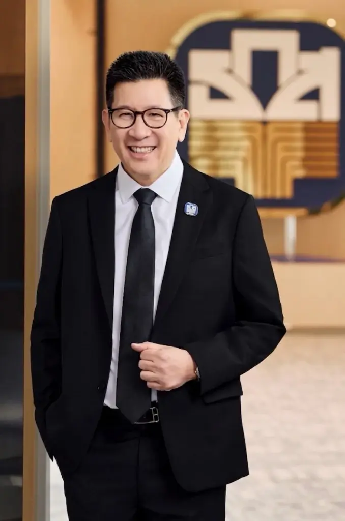 ดร.เอกนิติ นิติทัณฑ์ประภาศ รองนายกรัฐมนตรีและรัฐมนตรีว่าการกระทรวงการคลัง ในฐานะประธานกรรมการธนาคารเพื่อการเกษตรและสหกรณ์การเกษตร (ธ.ก.ส.) 