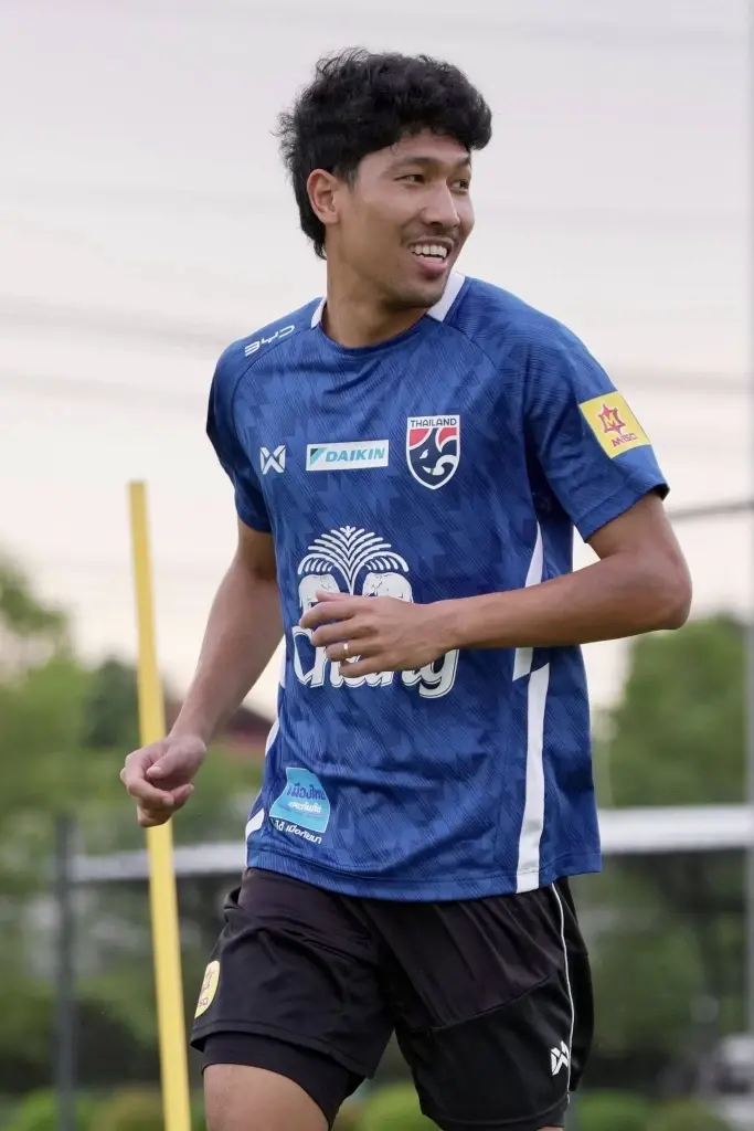 วีระเทพ ป้อมพันธ์ กองกลางจาก ทรู แบงค็อก ยูไนเต็ด