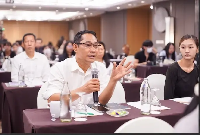 ผู้ประกอบการไทยร่วมซักถามและแลกเปลี่ยนมุมมองในช่วงเสวนาหัวข้อ "สร้างแบรนด์ไทยสู่ตลาดโลก" ภายในงาน T Mark Clinic ครั้งที่ 2 ประจำปี 2569 จัดโดยกรมส่งเสริมการค้าระหว่างประเทศ กระทรวงพาณิชย์ มุ่งยกระดับสินค้าไทยให้เติบโตอย่างยั่งยืนในเวทีสากล