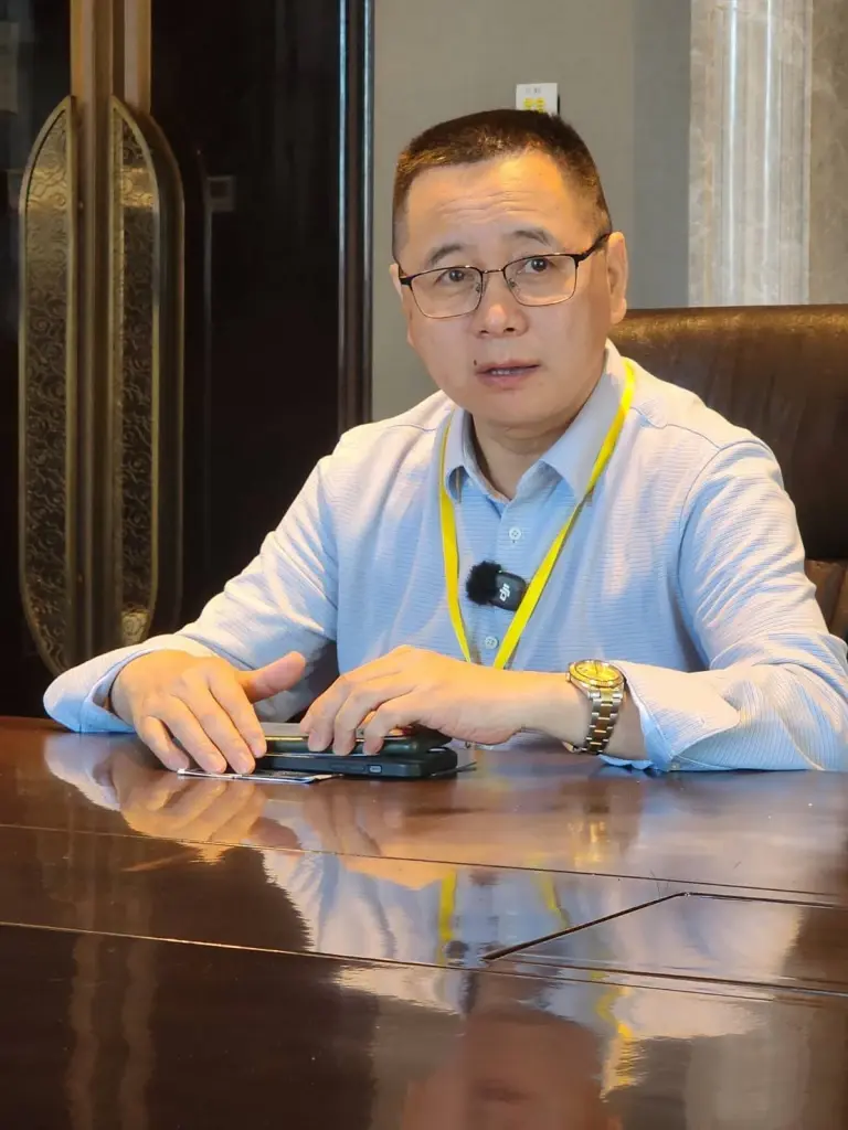 เฉิง ซีหลง บริษัท Xinjiang Chunqiu International Travel Service 