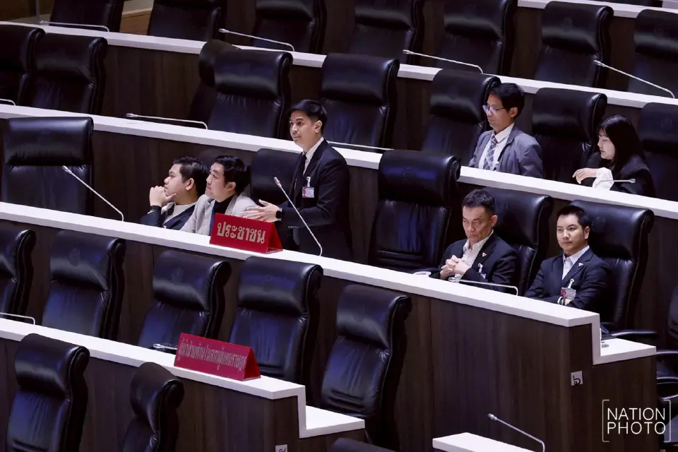 นายพริษฐ์ วัชรสินธุ สส.บัญชีรายชื่อ พรรคประชาชน