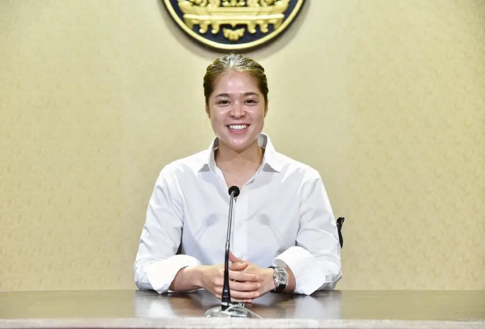 นางสาวพลอยทะเล ลักษมีแสงจันทร์ รองโฆษกประจำสำนักนายกรัฐมนตรี