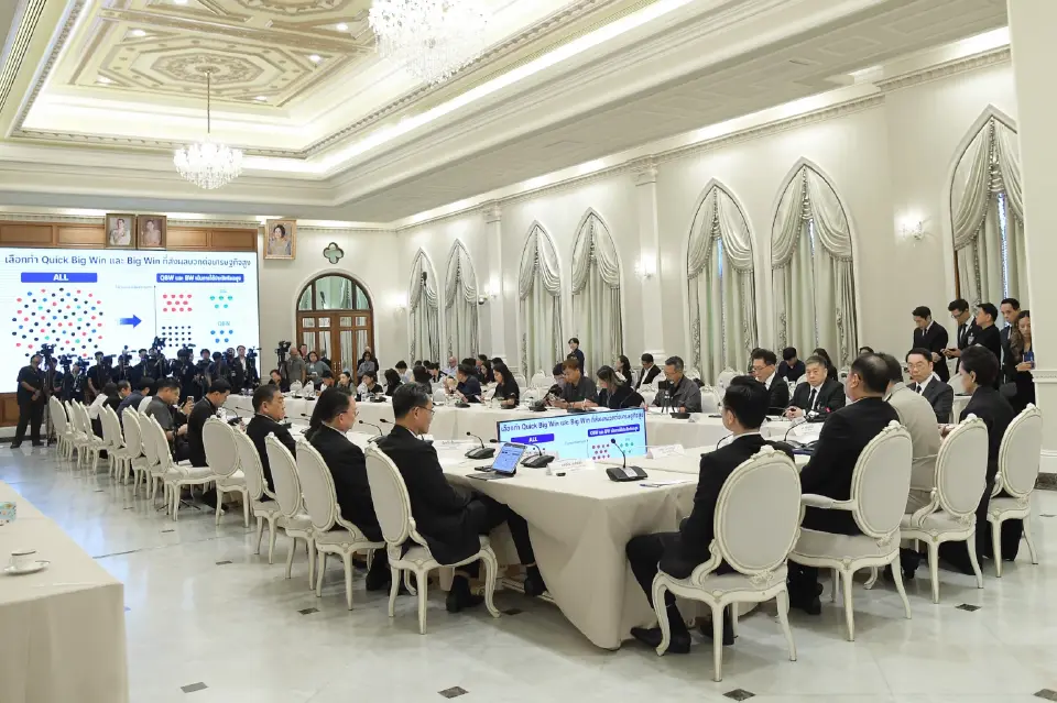 นายกรัฐมนตรีและรัฐมนตรีว่าการกระทรวงมหาดไทย เป็นประธานการประชุมคณะกรรมการร่วมภาครัฐและเอกชนเพื่อแก้ไขปัญหาทางเศรษฐกิจ (กรอ.) 