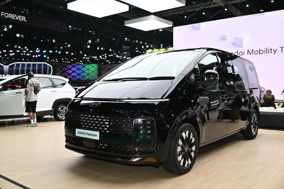 Hyundai STARIA เครื่องยนต์ดีเซล รุ่น Premium 