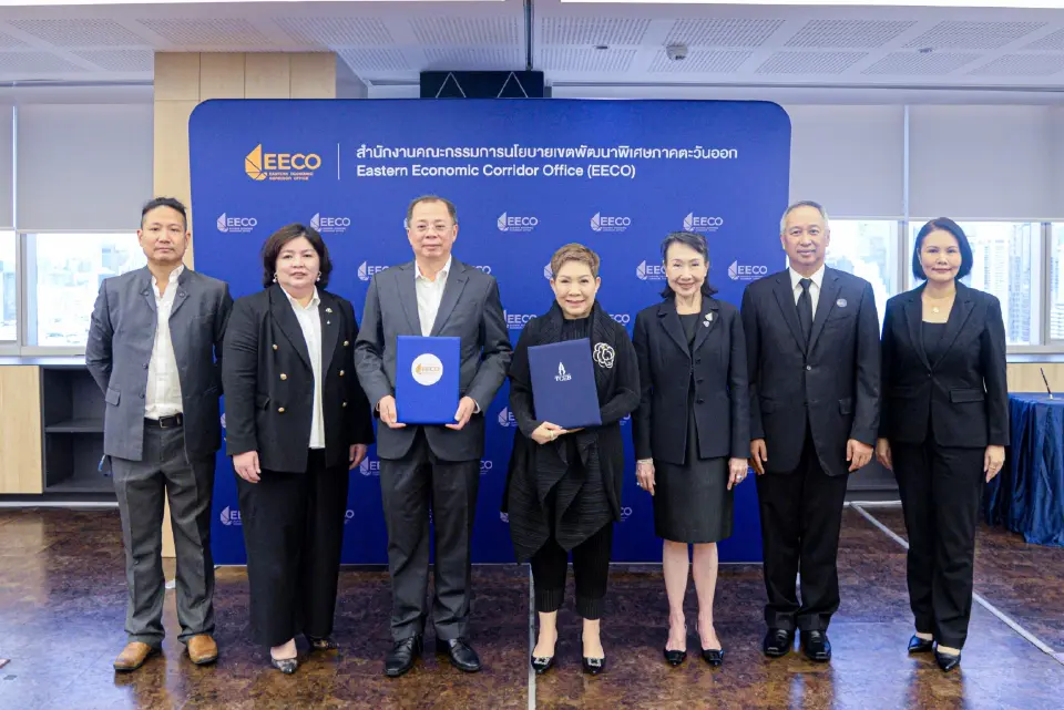 ดร.จุฬา สุขมานพ เลขาธิการ สกพอ. (EECO) และ ดร.ศุภวรรณ ตีระรัตน์ ผู้อำนวยการทีเส็บ ร่วมลงนามบันทึกข้อตกลงความร่วมมือ (MOU) เพื่อส่งเสริมและสนับสนุนการพัฒนา EEC ผ่านอุตสาหกรรมไมซ์ โดยมีผู้บริหารจากทั้งสองหน่วยงานร่วมเป็นสักขีพยาน ณ สำนักงาน EECO กรุงเทพฯ