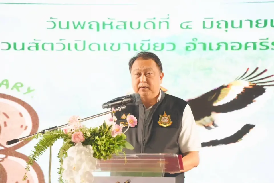 นายสุชาติ ชมกลิ่น รัฐมนตรีว่าการกระทรวงทรัพยากรธรรมชาติและสิ่งแวดล้อม (รมว.ทส.)