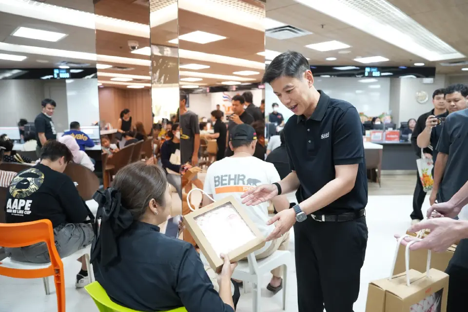 ดร.มหัทธนะ อัมพรพิสิฏฐ์ กรรมการผู้จัดการ ธอส.