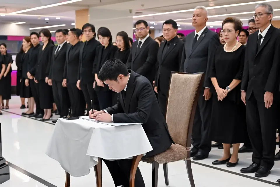 เมืองไทยประกันชีวิตร่วมแสดงความอาลัยเบื้องพระฉายาลักษณ์