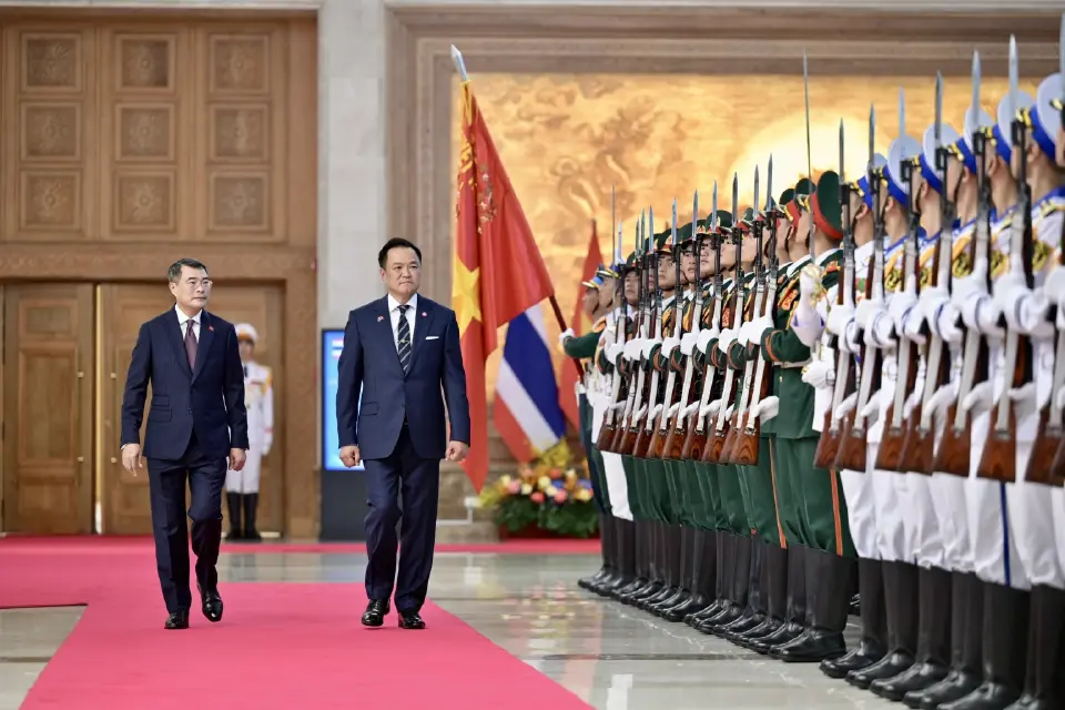 พิธีต้อนรับนายกรัฐมนตรีและรัฐมนตรีว่าการกระทรวงมหาดไทย ในการเดินทางเยือนสาธารณรัฐสังคมนิยมเวียดนามอย่างเป็นทางการ ณ ทำเนียบรัฐบาลสาธารณรัฐสังคมนิยมเวียดนาม กรุงฮานอย สาธารณรัฐสังคมนิยมเวียดนาม 