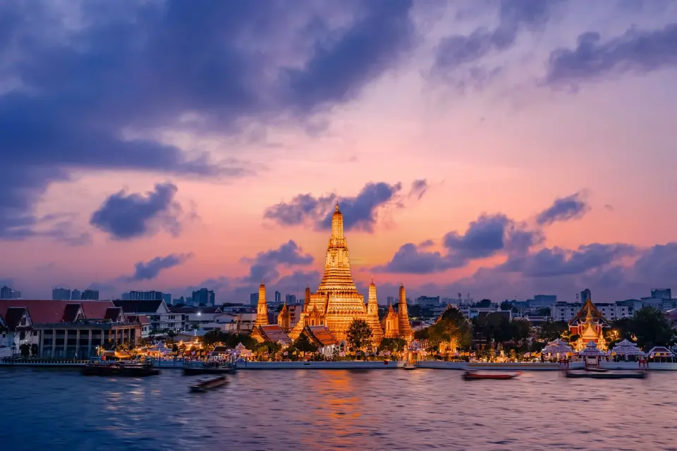 วัดอรุณราชวรารามฯ แลนด์มาร์กสำคัญริมแม่น้ำเจ้าพระยา