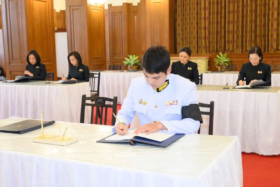 กัลฟ์ถวายสักการะ ลงนามแสดงความอาลัย ‘เจ้าฟ้าพัชรกิติยาภาฯ’