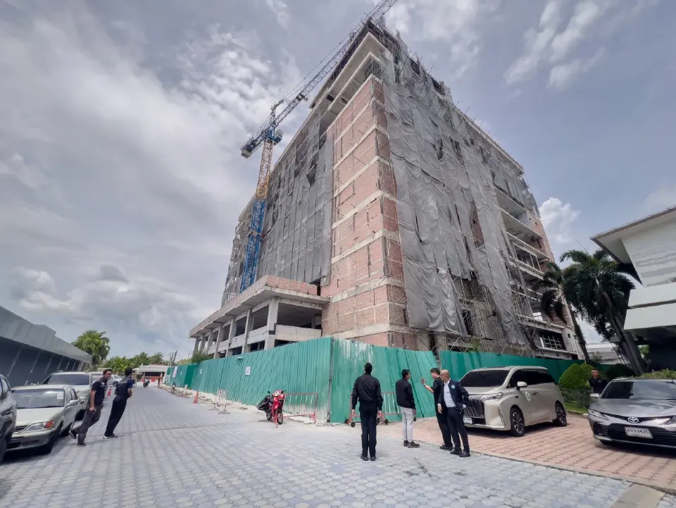 สรรเพชญ บุญญามณี รมช.คมนาคม ติดตามความคืบหน้าโครงการก่อสร้างอาคารผู้ป่วยนอกและอุบัติเหตุ 9 ชั้น รพ.สงขลา 