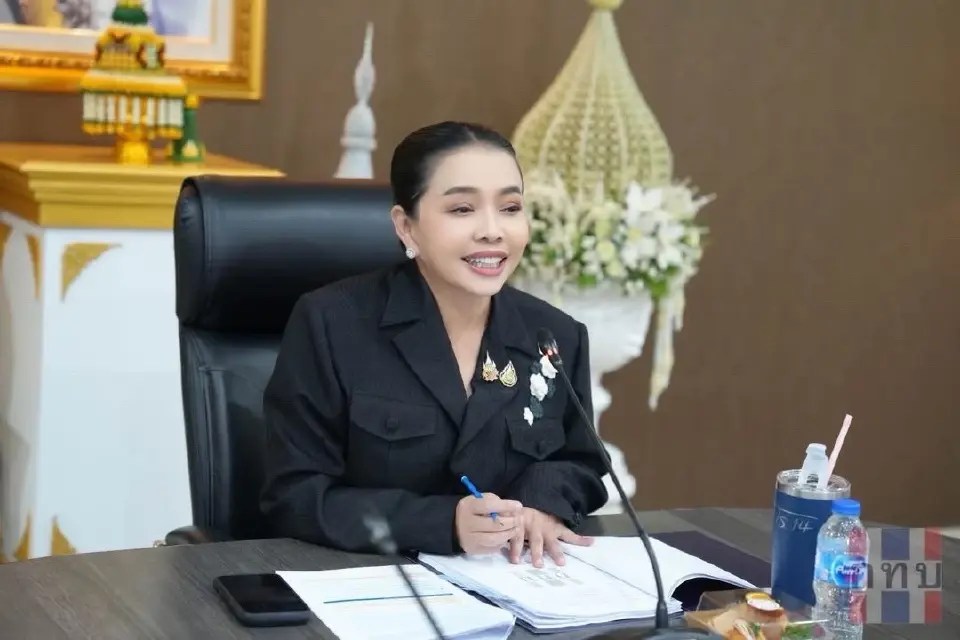 นางสุขสมรวย วันทนียกุล รัฐมนตรีประจำสำนักนายกรัฐมนตรี ในฐานะประธาน กทบ. แถลงผลการประชุมอนุมัติโครงการ “ไทยช่วยไทย เพิ่มทุน ดอกเบี้ยคนละครึ่ง”