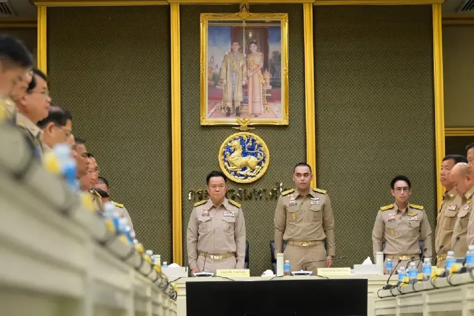 นายอนุทิน ชาญวีรกูล นายกรัฐมนตรีและรมว.มหาดไทย ประธานการประชุมมอบนโยบายแก่ผู้บริหารและข้าราชการมหาดไทยทั่วประเทศ