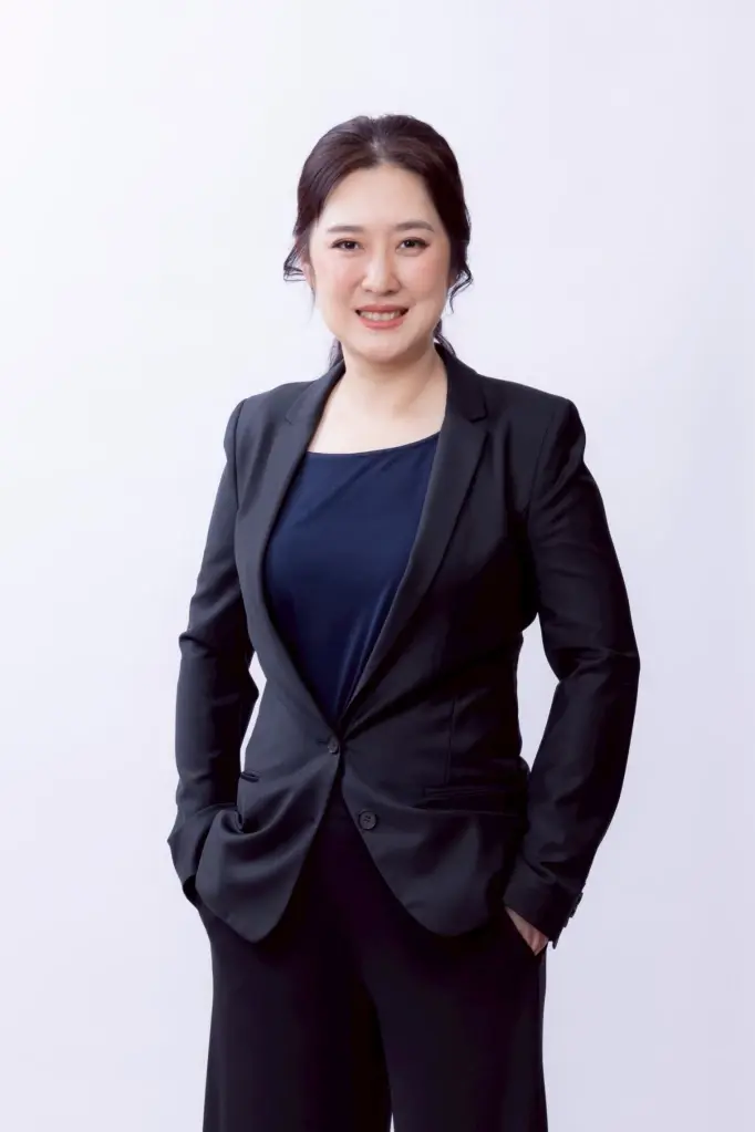 นางสาวฐิภา นววัฒนทรัพย์ ประธานเจ้าหน้าที่บริหาร บริษัท วายแอลจี บูลเลี่ยน แอนด์ ฟิวเจอร์ส จำกัด (YLG)