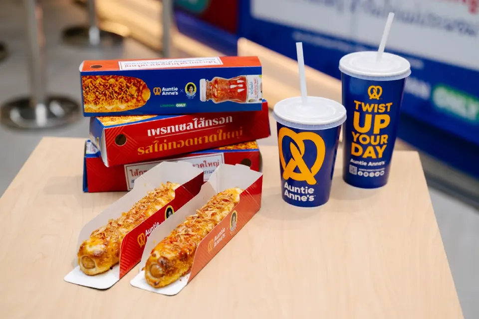 สินค้าใหม่ Hat Yai Chicken Pretzel Dog with Maepranom