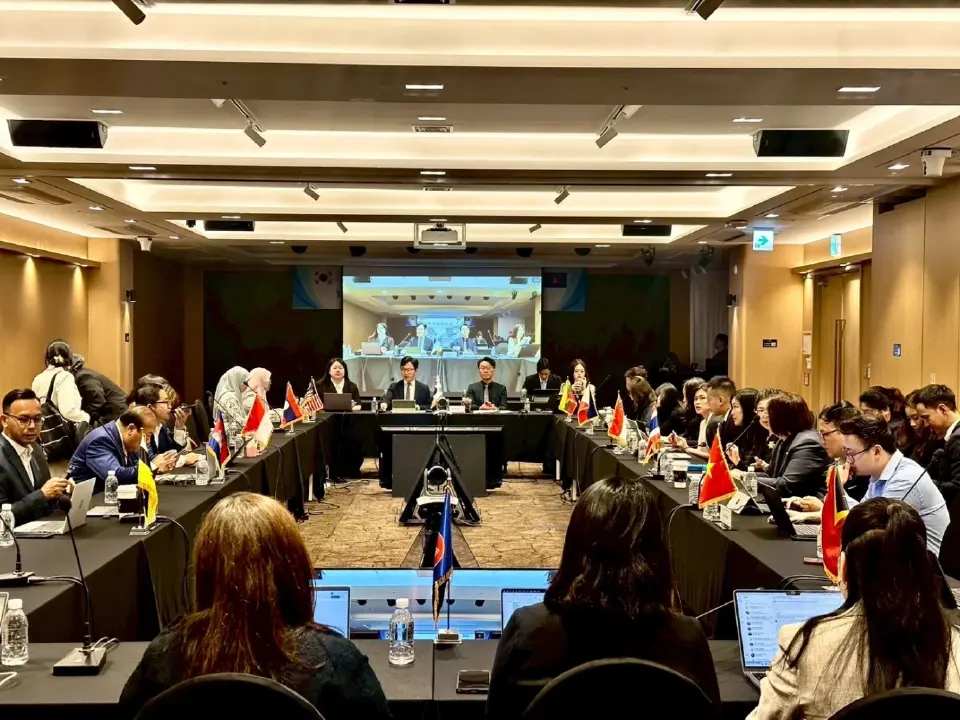 นางอุมาพร ฟูตระกูล รองอธิบดีกรมเจรจาการค้าระหว่างประเทศ เข้าร่วมการประชุมคณะกรรมการร่วมเจรจายกระดับความตกลงการค้าเสรีอาเซียน-สาธารณรัฐเกาหลี หรือ AKFTA Upgrade JC ครั้งที่ 2 เมื่อระหว่างวันที่ 11-12 มิถุนายน 2569 ณ กรุงโซล สาธารณรัฐเกาหลี 
