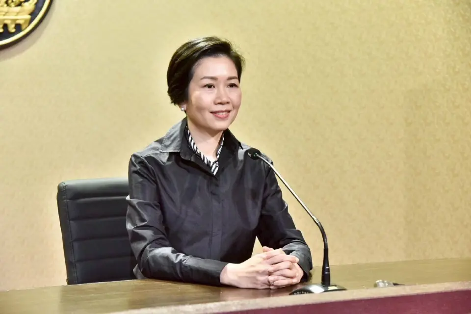 นางสาวรัชดา ธนาดิเรก โฆษกประจำสำนักนายกรัฐมนตรี แถลงมติครม.