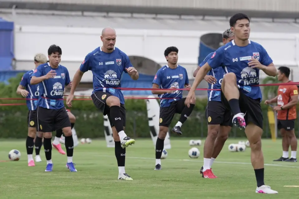 สารัช อยู่เย็น กองกลางทีมชาติไทย 