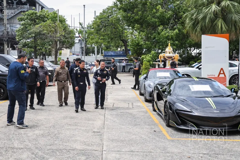 รถสปอร์ต McLaren ของกลางจอดภายในบริเวณ กรมสอบสวนคดีพิเศษ (DSI)