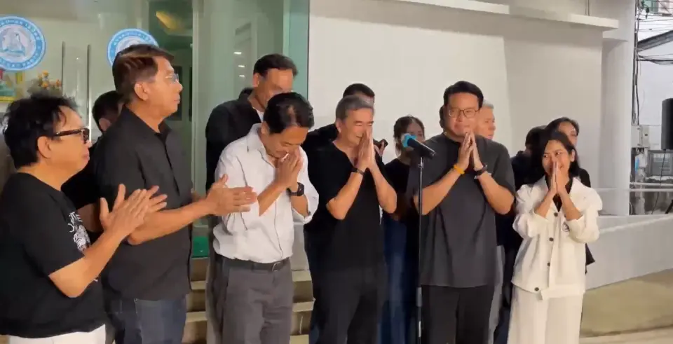 ผู้บริหารพรรคประชาธิปัตย์ขอบคุณประชาชนที่มอบความไว้วางใจให้กับพรรค