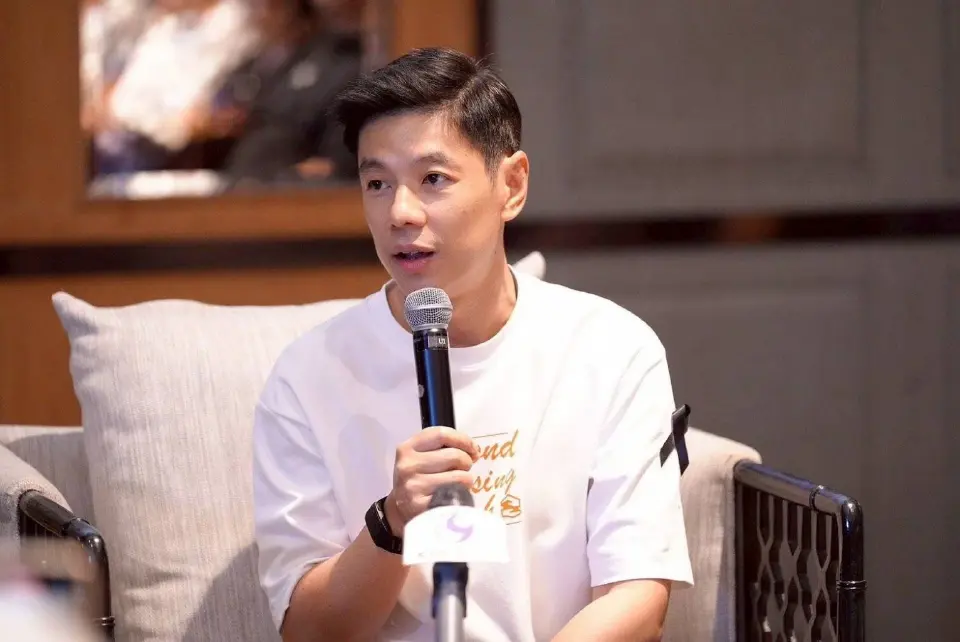 ดร.มหัทธนะ อัมพรพิสิฏฐ์ กรรมการผู้จัดการธนาคารอาคารสงเคราะห์ (ธอส.)