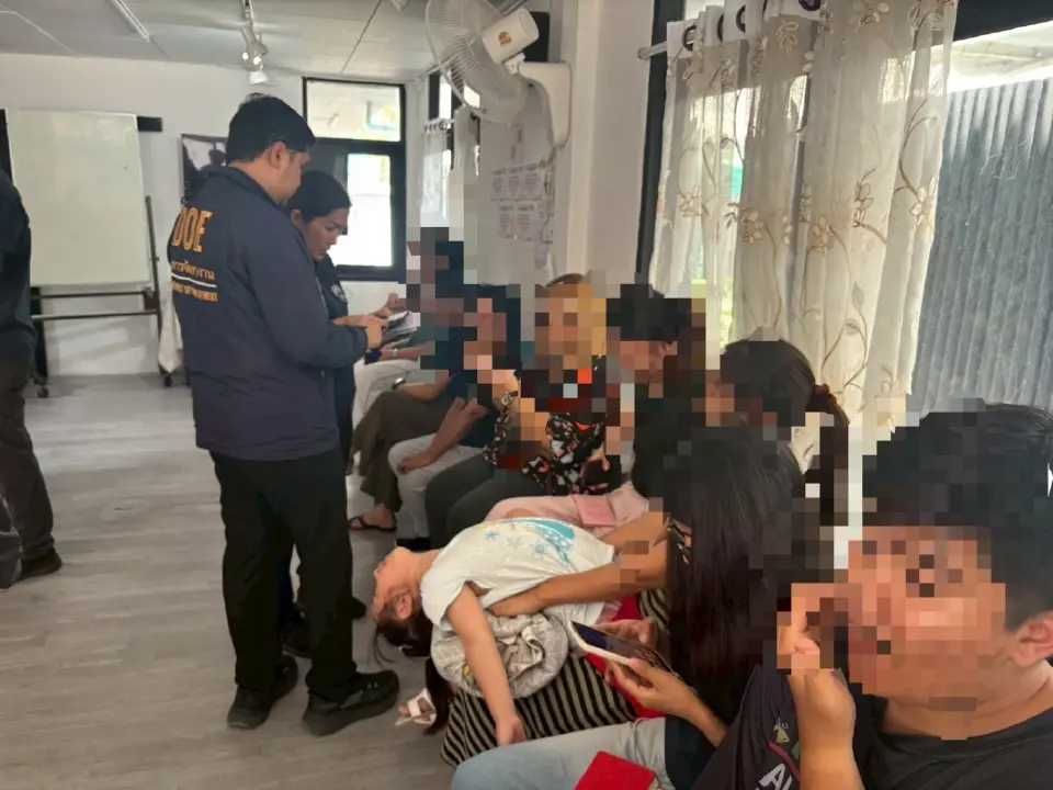 บุกจับ ครูต่างชาติเถื่อน โรงเรียนดังสุขุมวิท ปรับหนักครู-รร. โทษสูงสุดห้ามจ้าง 3 ปี