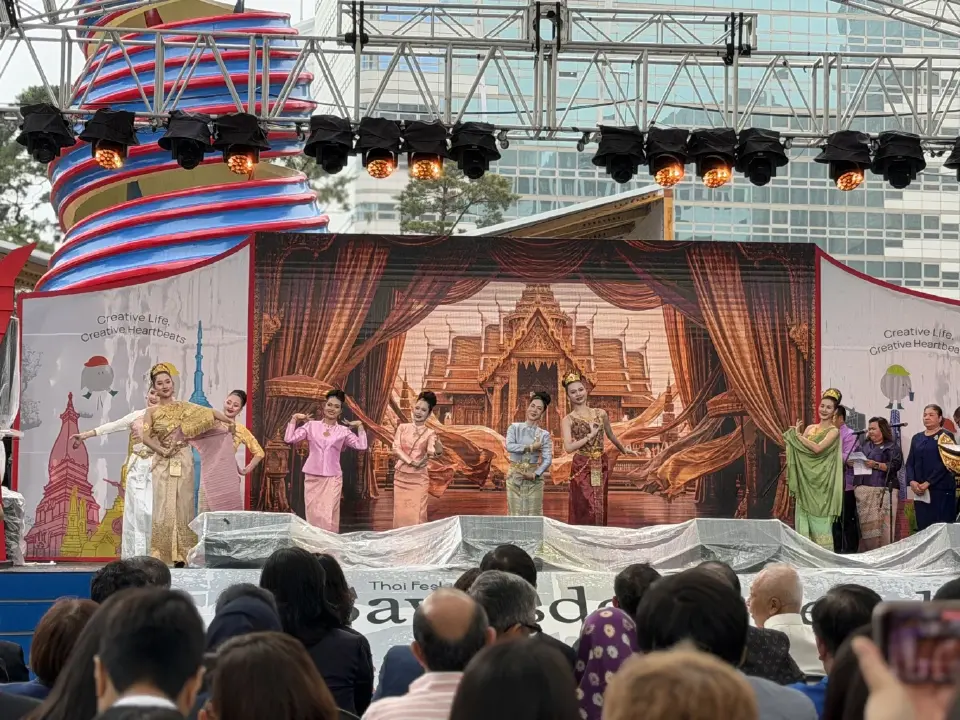 การแสดงชุดไทยในพิธีเปิด Sawasdee Seoul 2026