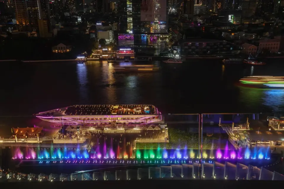บรรยากาศภายในไอคอนสยามตกแต่งธีมสีรุ้ง ฉลอง Pride Month ส่งท้ายเดือนแห่งความเท่าเทียม